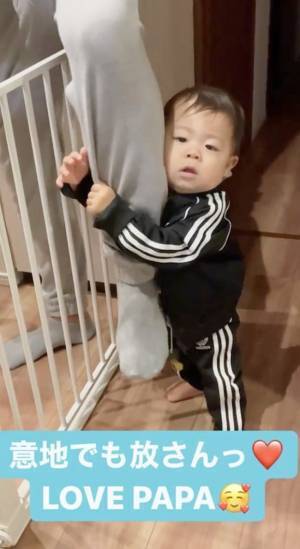 39万回再生！「意地でも放さん！」パパLOVE♡な赤ちゃん→うれしいけど困っちゃう行動とは…！？