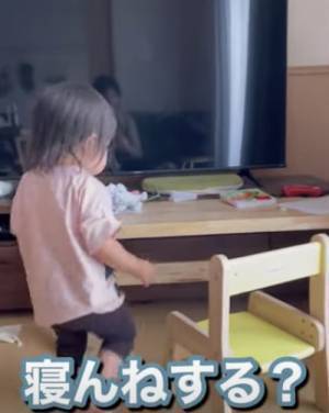 51万回再生！「バナナを食べたい娘」VS「寝てほしいパパ」→まさかのやりとりが可愛すぎと話題！