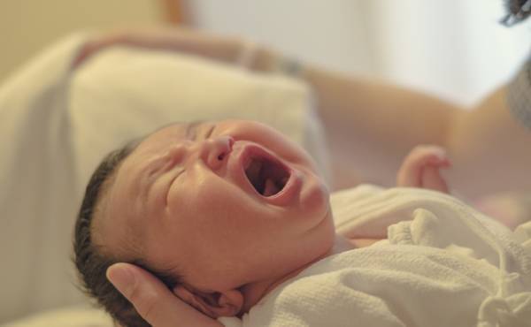 「泣き止まない理由を教えて…」助産師さんの意外な返答が、その後の育児ライフの大きな支えに！？