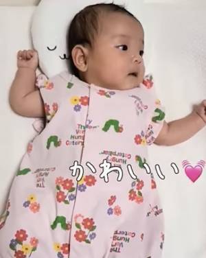 122万回再生！双子ならでは！？じーっと眺める赤ちゃん→見つめる先にある意外な光景とは？
