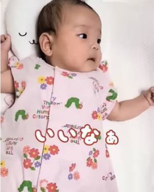 122万回再生！双子ならでは！？じーっと眺める赤ちゃん→見つめる先にある意外な光景とは？