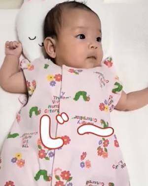 122万回再生！双子ならでは！？じーっと眺める赤ちゃん→見つめる先にある意外な光景とは？