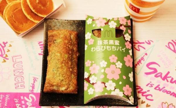 【マクドナルド】おいしすぎると話題！新作「抹茶黒蜜わらびもちパイ」さらにおいしく食べる裏技2つ♡