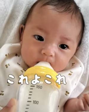 34万回再生！「はぁ♡しあわせ」ミルクが大好き赤ちゃん→パパとの意外なやりとりが可愛すぎと話題♪