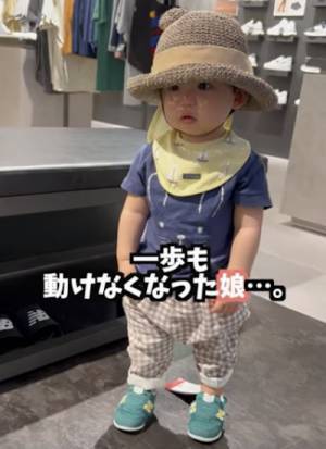 13万回再生！初めて靴を履いた女の子がびっくりしてモジモジ→その後のまさかの反応が可愛すぎ♡