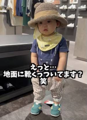 13万回再生！初めて靴を履いた女の子がびっくりしてモジモジ→その後のまさかの反応が可愛すぎ♡