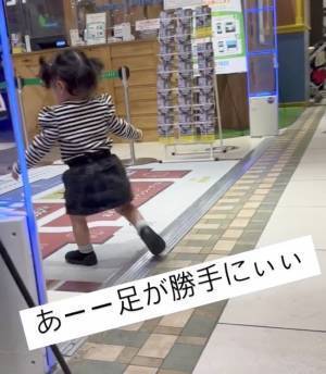 148万回再生！「あ…足が勝手に！」おもちゃ屋さんに入りたくて葛藤する女の子⇒結末に思わず爆笑！