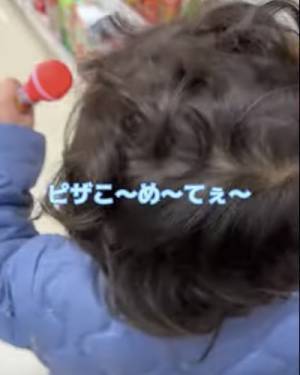 15万回再生！「１個だけ選んでいいよ」スーパーでパパに言われた男の子→まさかの行動が可愛すぎ♡