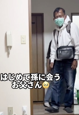 57万回再生！来日したおじいちゃんと赤ちゃんの初対面！⇒初孫を見たおじいちゃんは思わず…！？