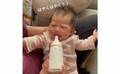 28万回再生！「早く〜！」お腹が空いた赤ちゃん→「可愛すぎ♡」と話題のミルクを飲むポーズとは？