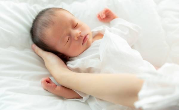 有村智恵さん、鈴木サチさんも！ 2024年4月に出産を発表した芸能人・有名人一覧