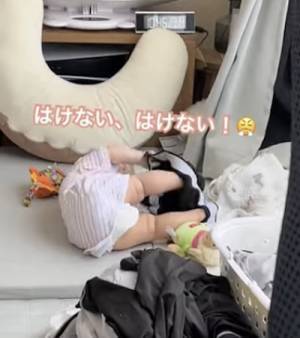 バズり中！「可愛すぎ♡」洗濯物を畳もうとしたら→パパもメロメロになる赤ちゃんのまさかの行動とは？