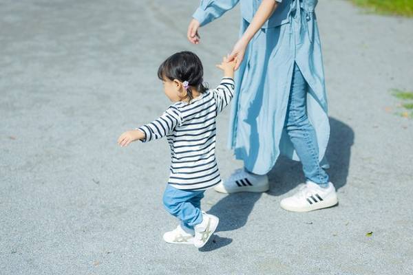 「シングルマザーって…」離婚後はじめての懇談会⇒ママ友からかけられた嫌味な言葉に絶句…！