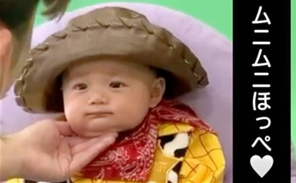 「た、たまらん…♡」生後100日を迎えた赤ちゃん⇒撮影スタッフさんがほっぺをムニムニすると…！？