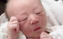 593万回再生！赤ちゃんが生まれて初めて目を開ける記念すべき瞬間⇒両親が爆笑！予想外の表情とは？