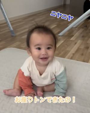 173万回再生！パパも爆笑！おすわりできた赤ちゃんに声かけ→まさかすぎる赤ちゃんの返事とは？