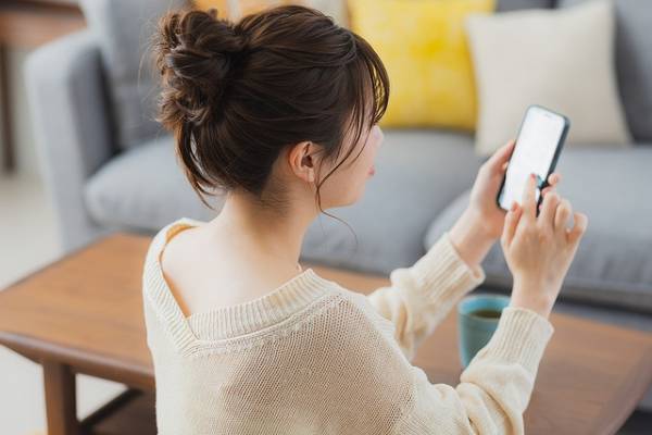 「え、私のLINEの使い方って非常識…？」夜中や早朝に返信するのはアリ？ママ友と話し合った結果…