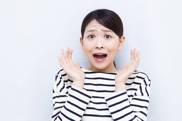 「お義母さんやめてーー！」義実家で食事中、漬物を子どもにあげる義母。とんでもない方法にドン引き！