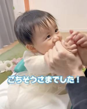 17万回再生！「ごちそうさまは？」パパがポーズを促すと…→赤ちゃんが見せた悶絶♡行動とは？