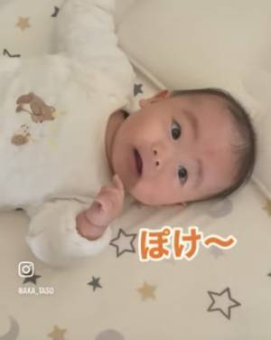35万回再生！寝起きの赤ちゃんにママとパパが近づくと…→癒される人続出！可愛すぎる姿とは？