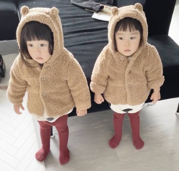 かわいすぎる双子のクマさん！？→正面から見てみると、驚きの姿が…！