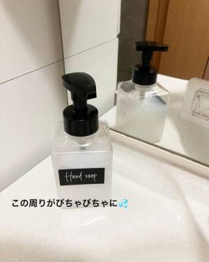 【100均】部屋中の壁面が「浮かせる収納スペース」に！？引っかける⇔取り外すが簡単に叶うアイテム