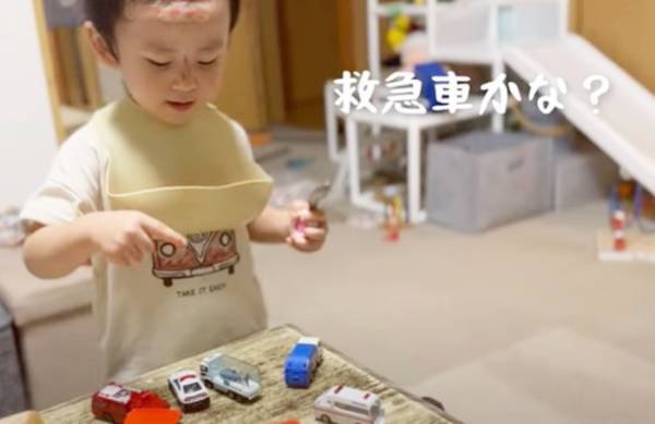 【19歳差の姉弟】151万回再生！姉に叱られて…あからさまに落ち込む素直な1歳児がキュートすぎ♡