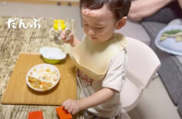 【19歳差の姉弟】151万回再生！姉に叱られて…あからさまに落ち込む素直な1歳児がキュートすぎ♡