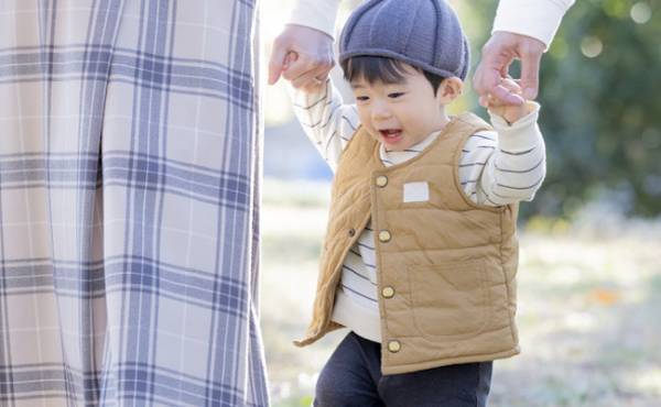 子どもの「スウェットファッション」に要注意！？肌寒い季節の乳幼児の服装、やりがちNGを解説！