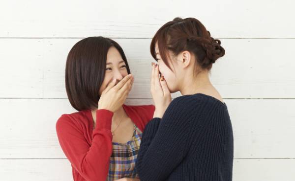 「私のこと、ネタにしてる？」お迎え時、ママ友2人が私の陰口を言っているのが聞こえてきて…！？