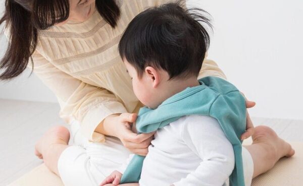 「その肌着、要注意です！」春に着るのはNG！？寒暖差の激しい時季に避けたい子どもの肌着とは？