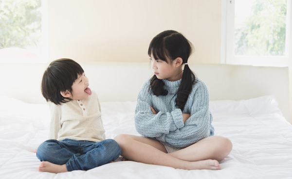 きょうだいママ必見！保育士もリアルに実践中！→年齢に応じた「きょうだいげんか」の対処法