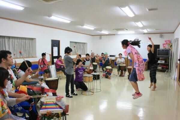 （音のワークショップ＿地域作業所カプカプ川和／神奈川Photo by秋山佳子）