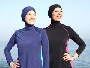 ’真夏のビーチでイスラム女性が“あえて”ビキニを着ない理由’