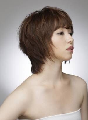 ヘアスタイルで簡単に大人可愛いいスタイリング。