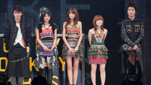 瀬戸康史、神戸コレクションのランウェイに緊張！　ファンモンの熱唱に観衆大熱狂