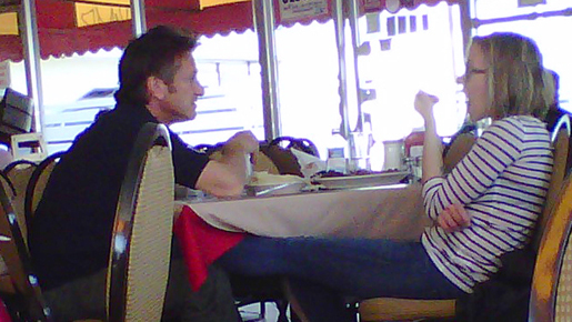 スカーレット・ヨハンソン、うわさのお相手とランチ・デート