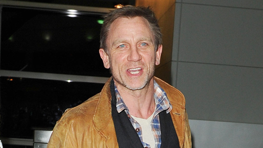 ダニエル・クレイグ、短編映画で女装姿披露　ナレーションは『007』のMが担当