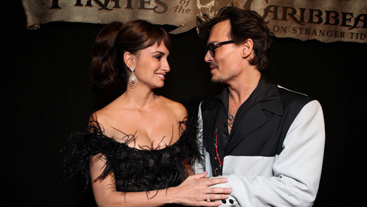 『パイレーツ』初披露でジョニーらに大歓声！　キースが日本に向け「ONE LOVE」