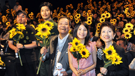 西田敏行、水前寺清子のサプライズ熱唱に感涙！　「お父さんやっててよかった」