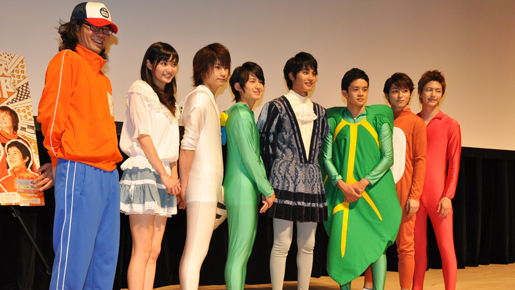 中村蒼がロミオ衣裳で登場！　監督は現場で「ゆるい担任」扱い？