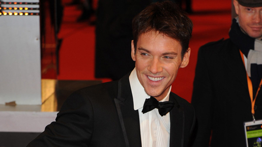 ジョナサン・リース＝マイヤーズが入院。自殺未遂か？