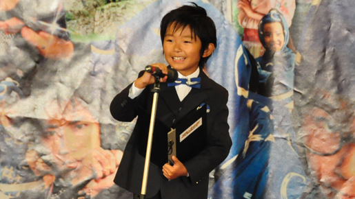 清史郎くん、こども店長ならぬ“一日こども支配人”に！　大忙しも夏休みの宿題は…