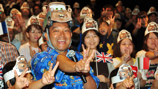 ぐっさん、ピクサー特製アロハにツッコミ　「『ゴーゴー！止まれ』ってどっちやねん」