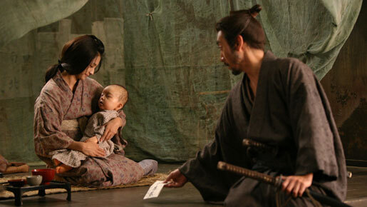 満島ひかりの“初”母親姿が解禁！　泣く赤ん坊のために海老蔵が歌舞伎を披露！