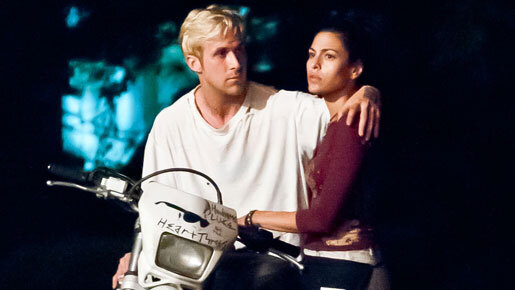 ライアン・ゴスリング、7歳年上のエヴァ・メンデスとディズニーランドでデート