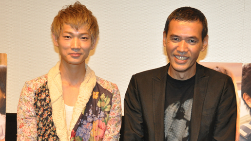 金髪で登場の綾野剛、松ケンと小雪の赤ちゃんは「羽が生えてそう！」