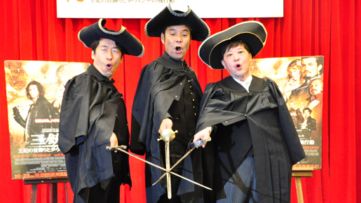 上島竜兵、モーニング姿で首相演説　「これが最後のチャンス！」と必死