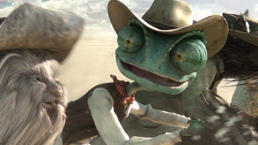 ジョニデ、大ピンチでトイレに逃げ隠れ!?　『ランゴ』本編映像を先行解禁