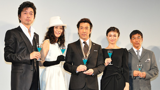 岸谷五朗、家に帰って萬田久子がいたら「一回、ドア閉めます」